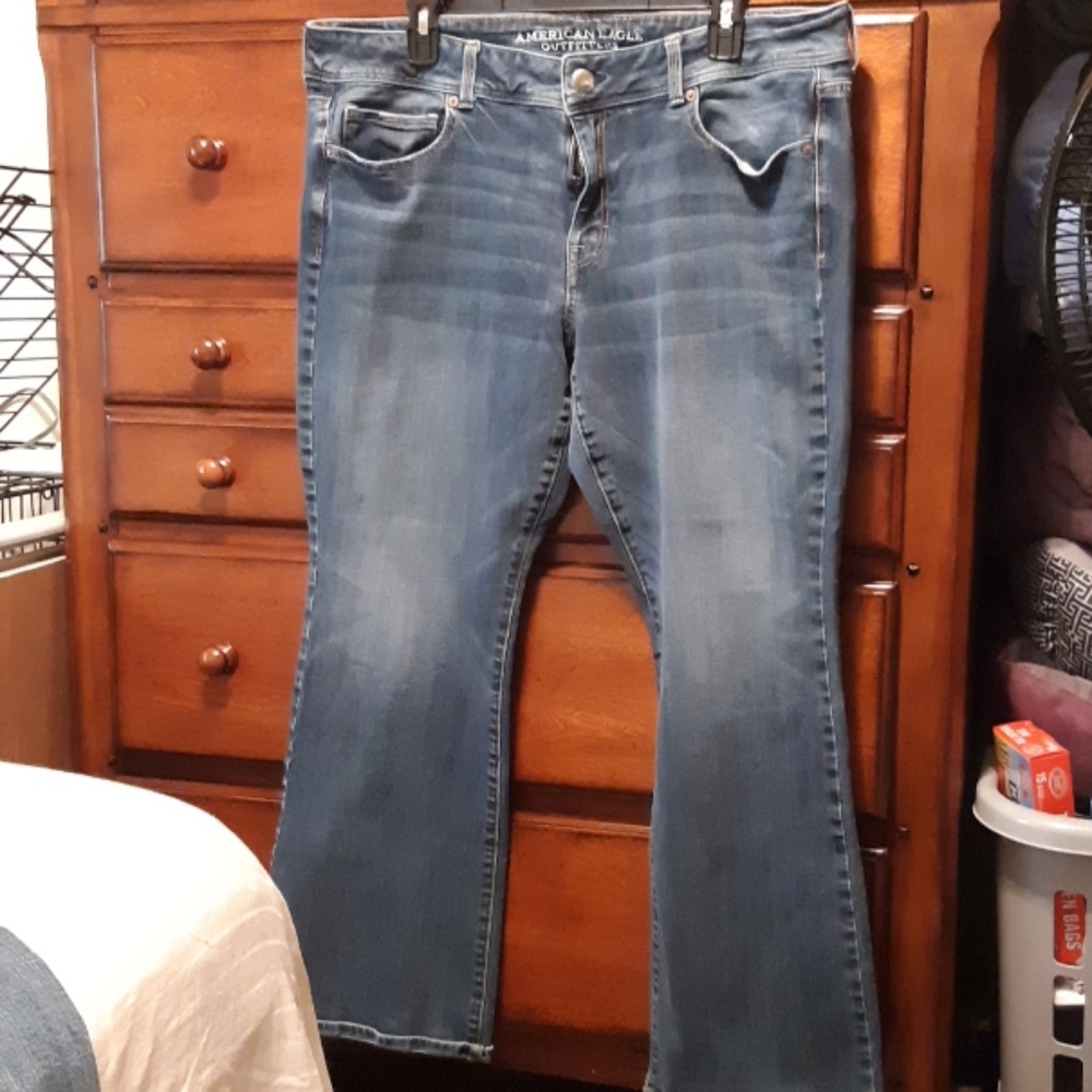 American Eagle Kickboot 18 short